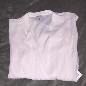 White Tobi Plunge Top! Offers are welcome!